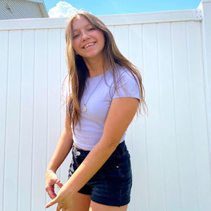 Meet your Posher, Olivia